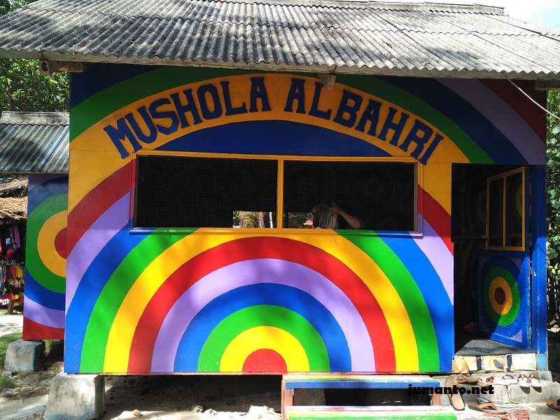mushola pelangi pantai klara