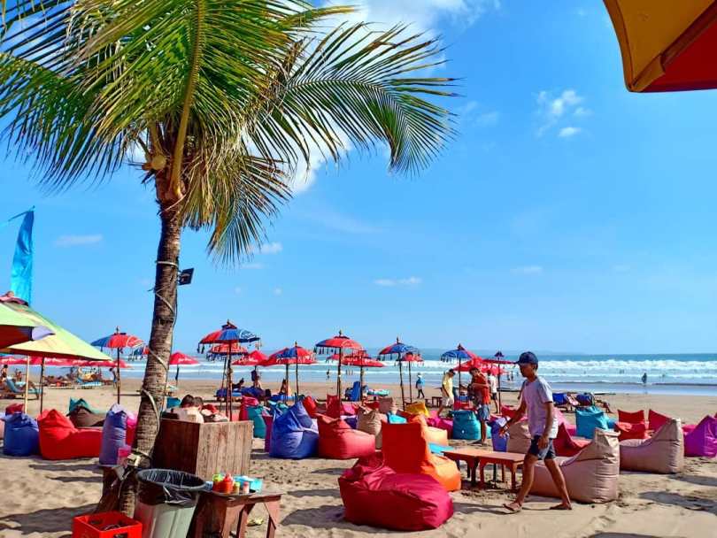 Asyiknya Liburan Tahun Baru di Seminyak Bali, Banyak